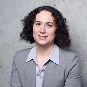 Mona Salvatore, avocate en droit familial et protection de la jeunesse